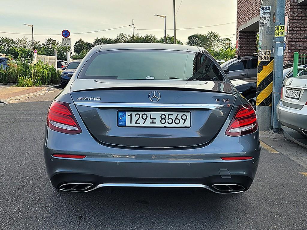 Mercedes Benz E class - Vista 3