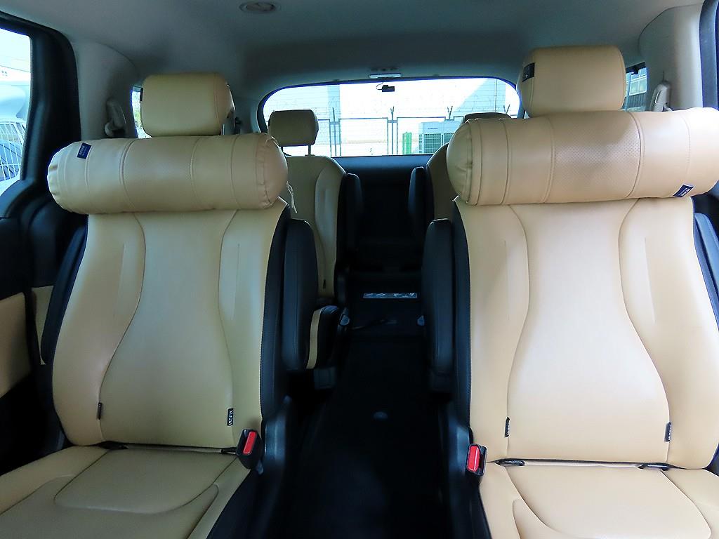 KIA Carnival - Vista 9