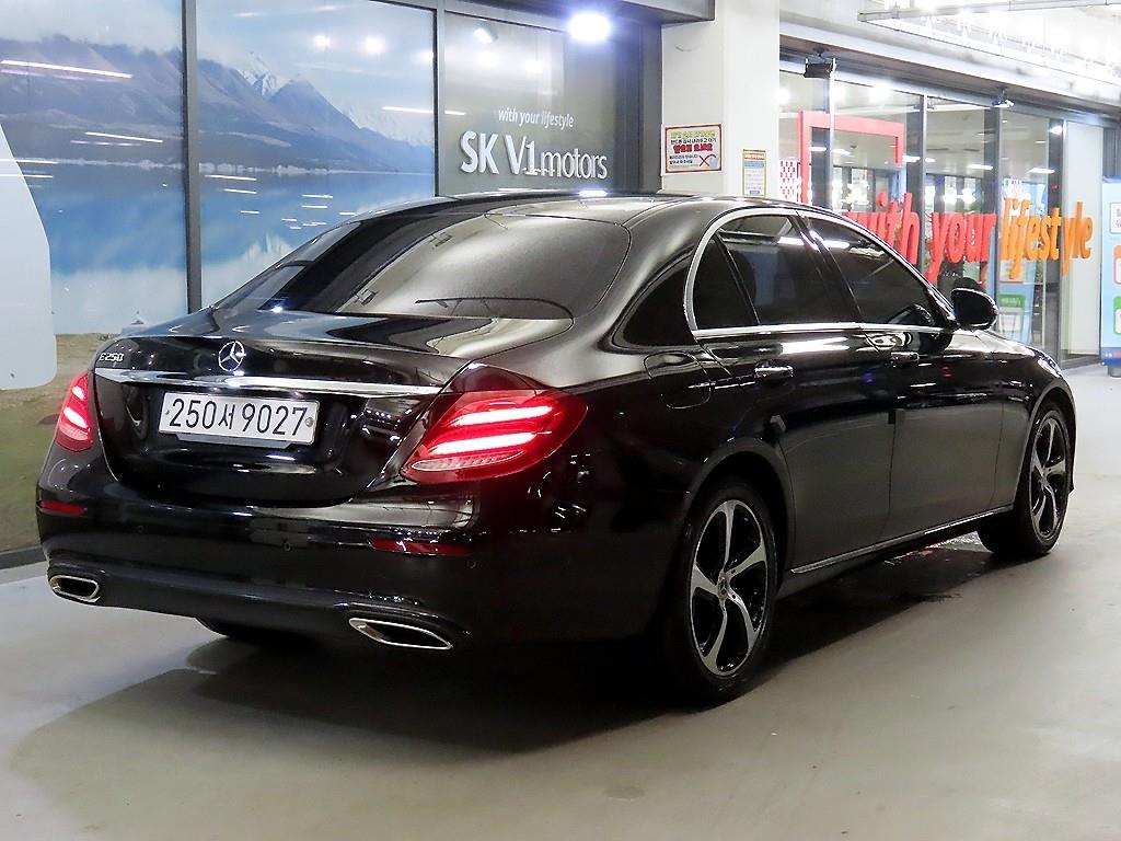 Mercedes Benz E class - Vista 6