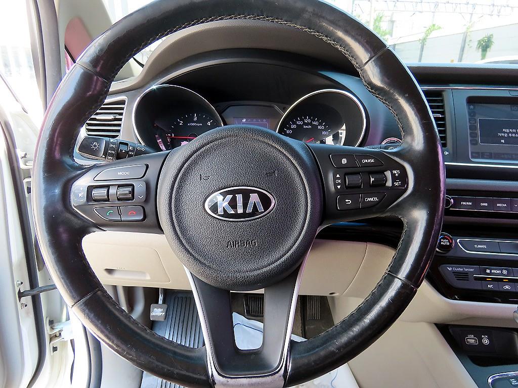 KIA Carnival - Vista 11