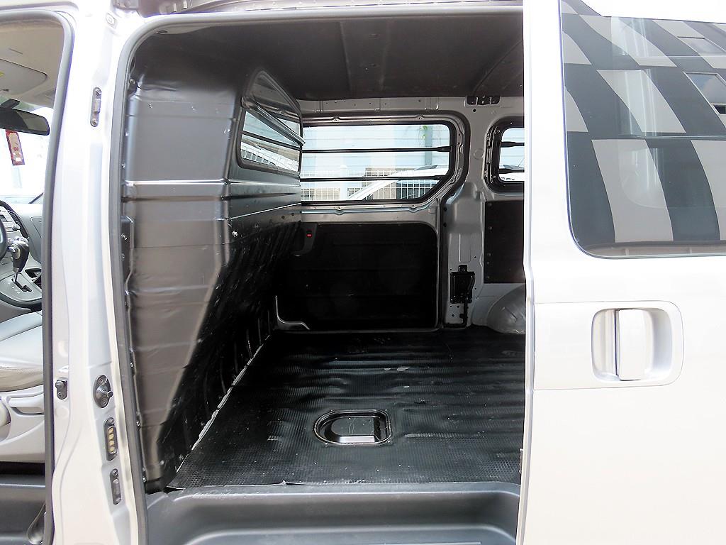 HYUNDAI Starex - Vista 8