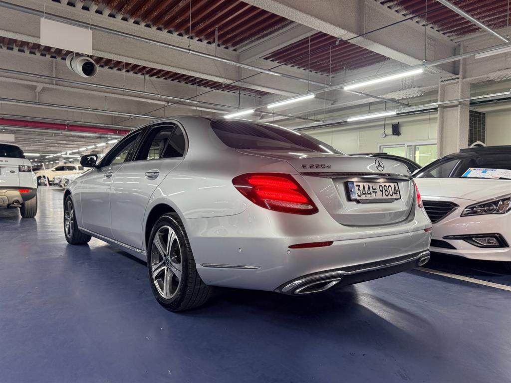 Mercedes Benz E class - Vista 6