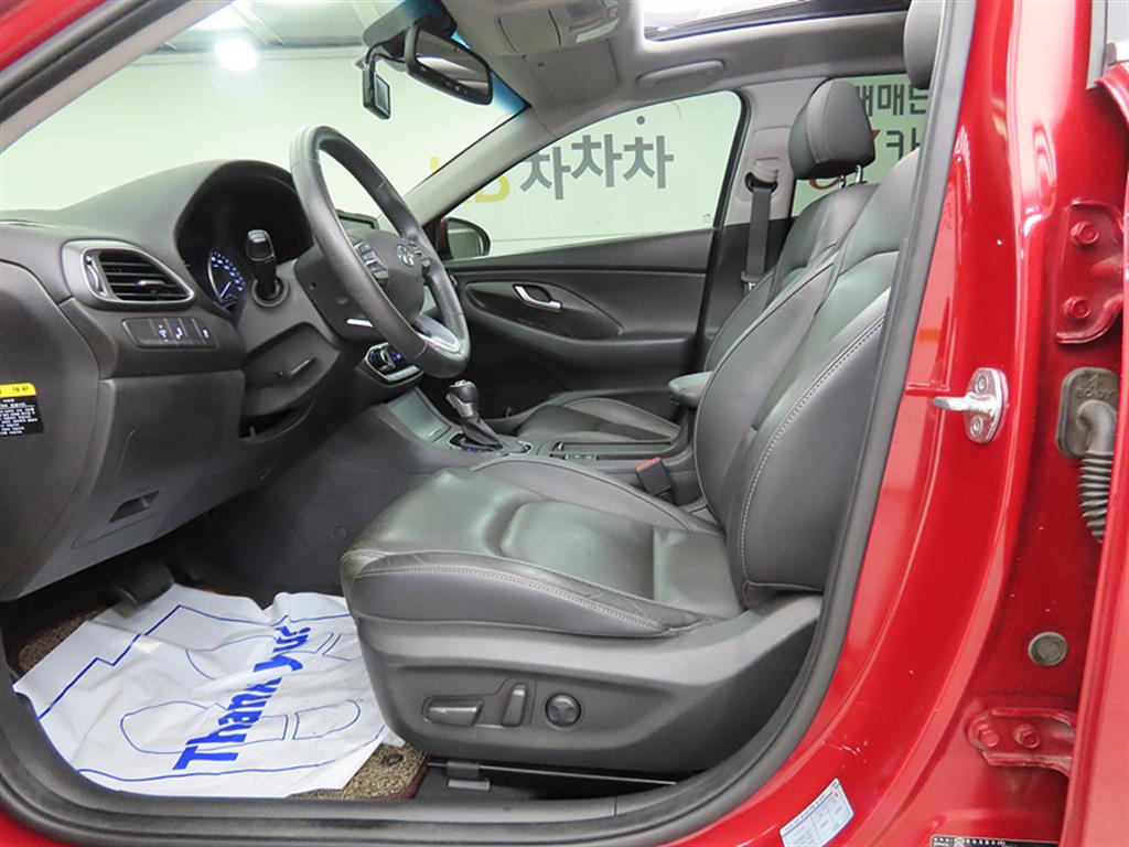 HYUNDAI i30 - Vista 7