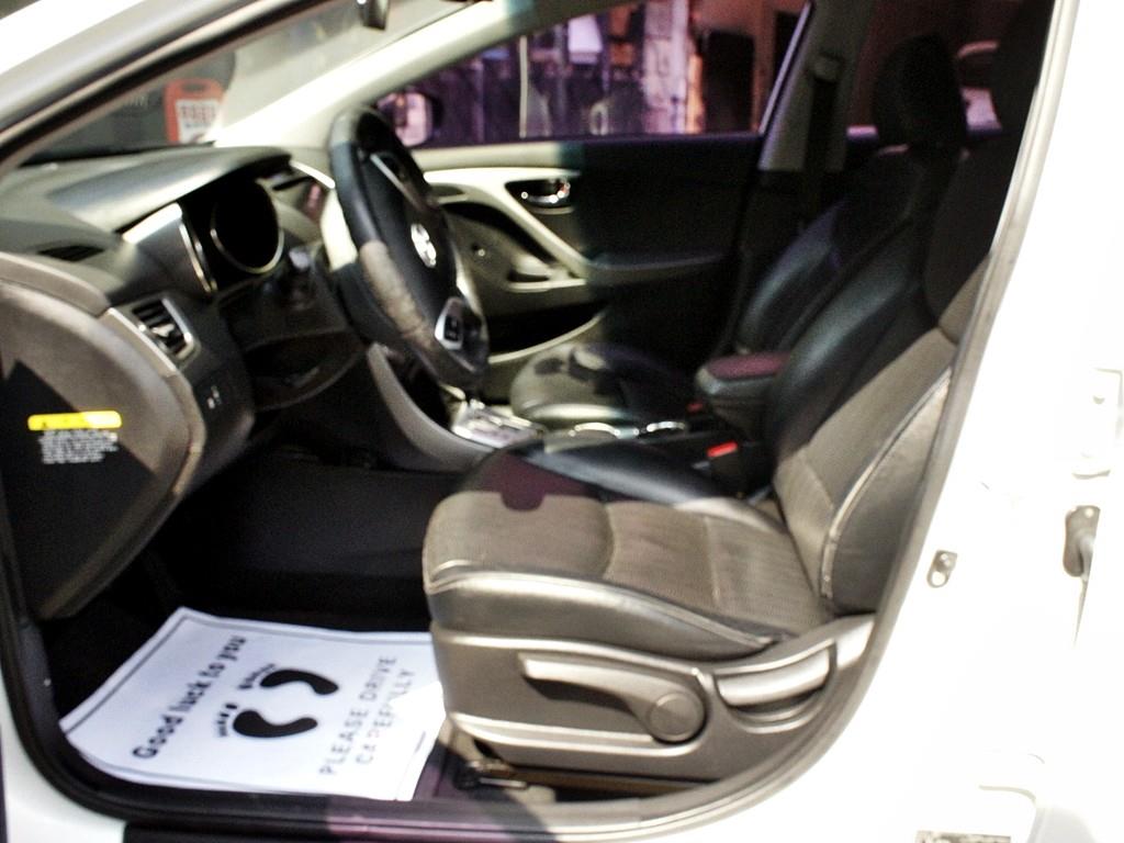 HYUNDAI Avante - Vista 7