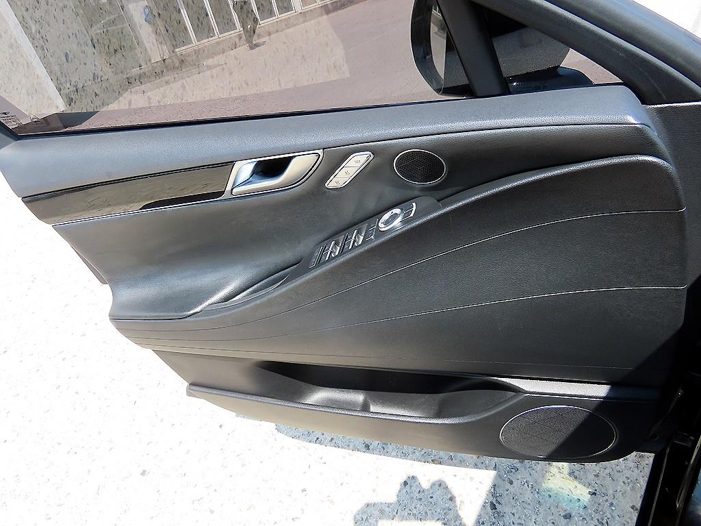 Genesis G80 - Vista 12