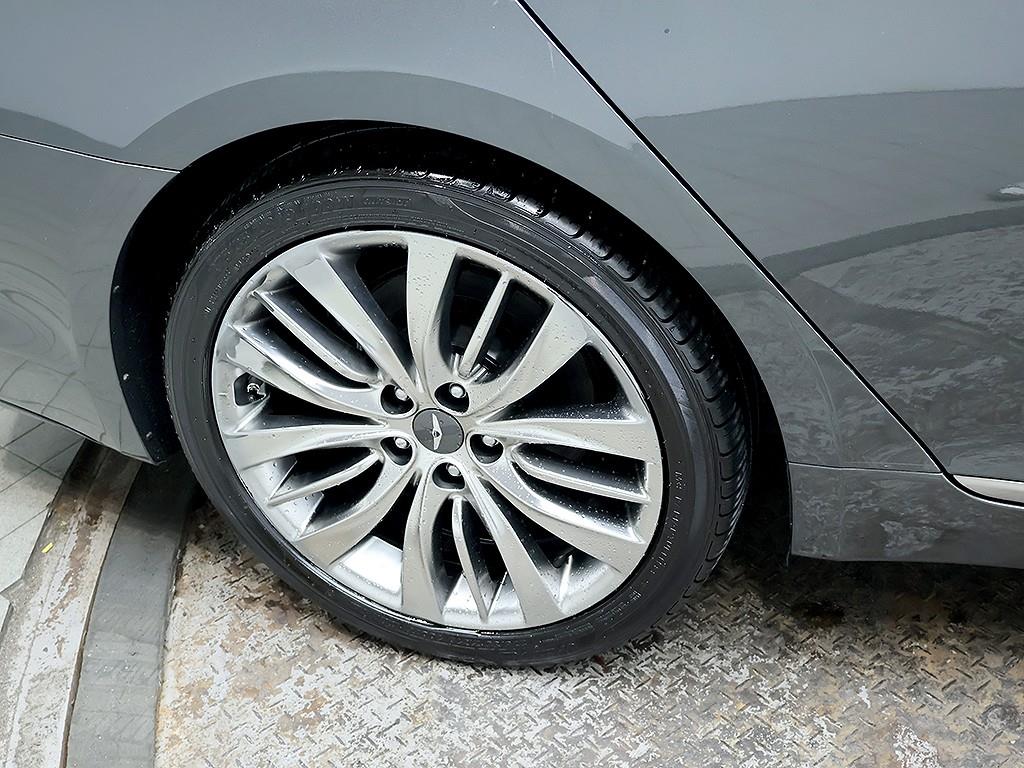 Genesis G80 - Vista 10