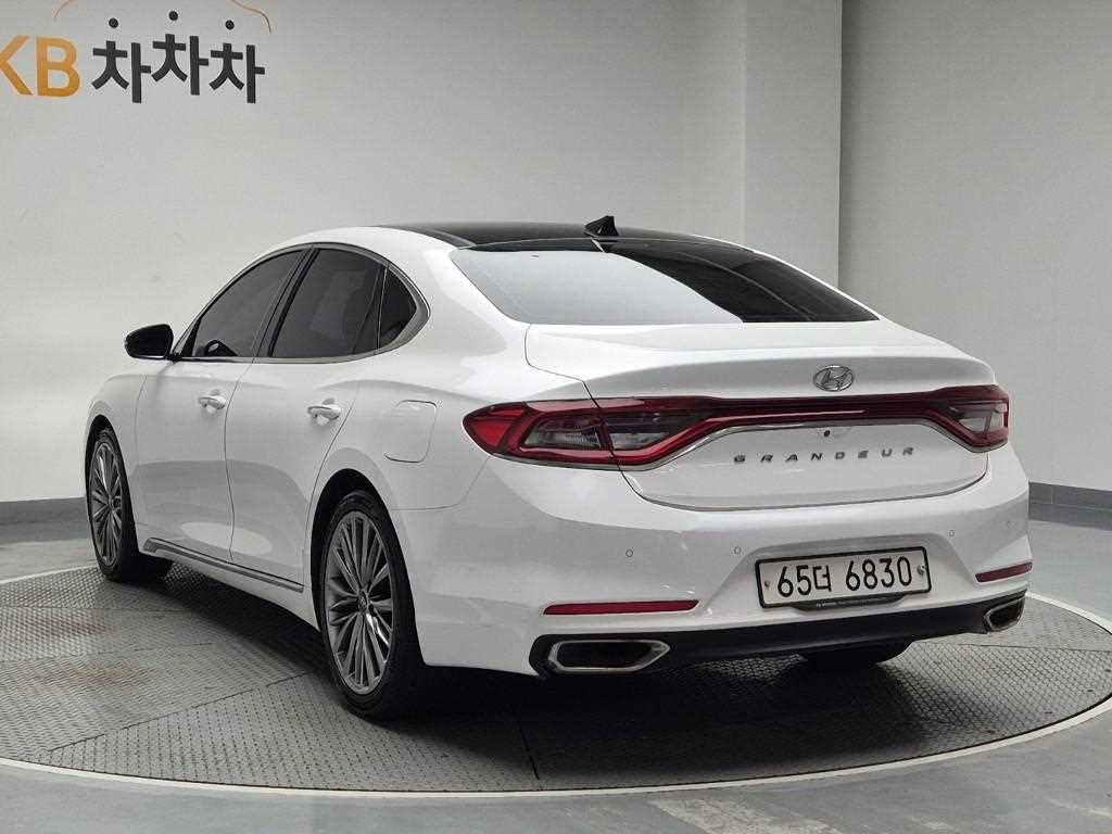 HYUNDAI Grandeur - Vista 2