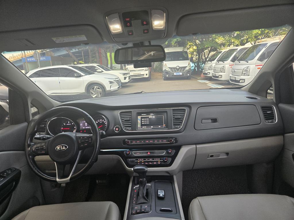 KIA Carnival - Vista 11