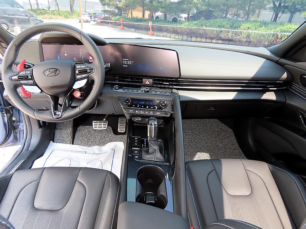 HYUNDAI Avante - Vista 9