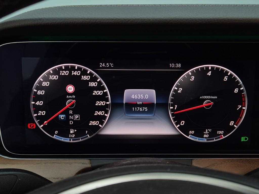 Mercedes Benz E class - Vista 8