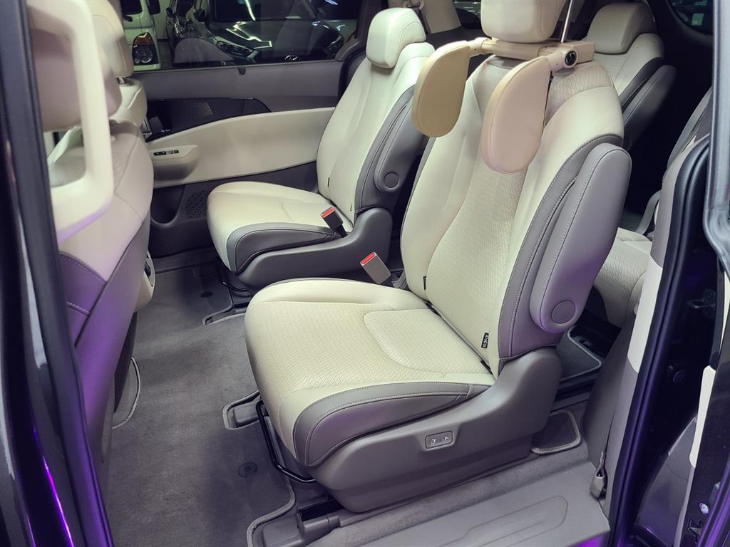 KIA Carnival - Vista 11