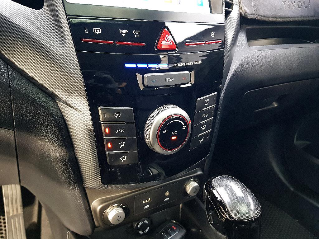 Ssangyong Tivoli 2016 Azul - Importación desde Corea - HF Imports Iquique - Foto 13