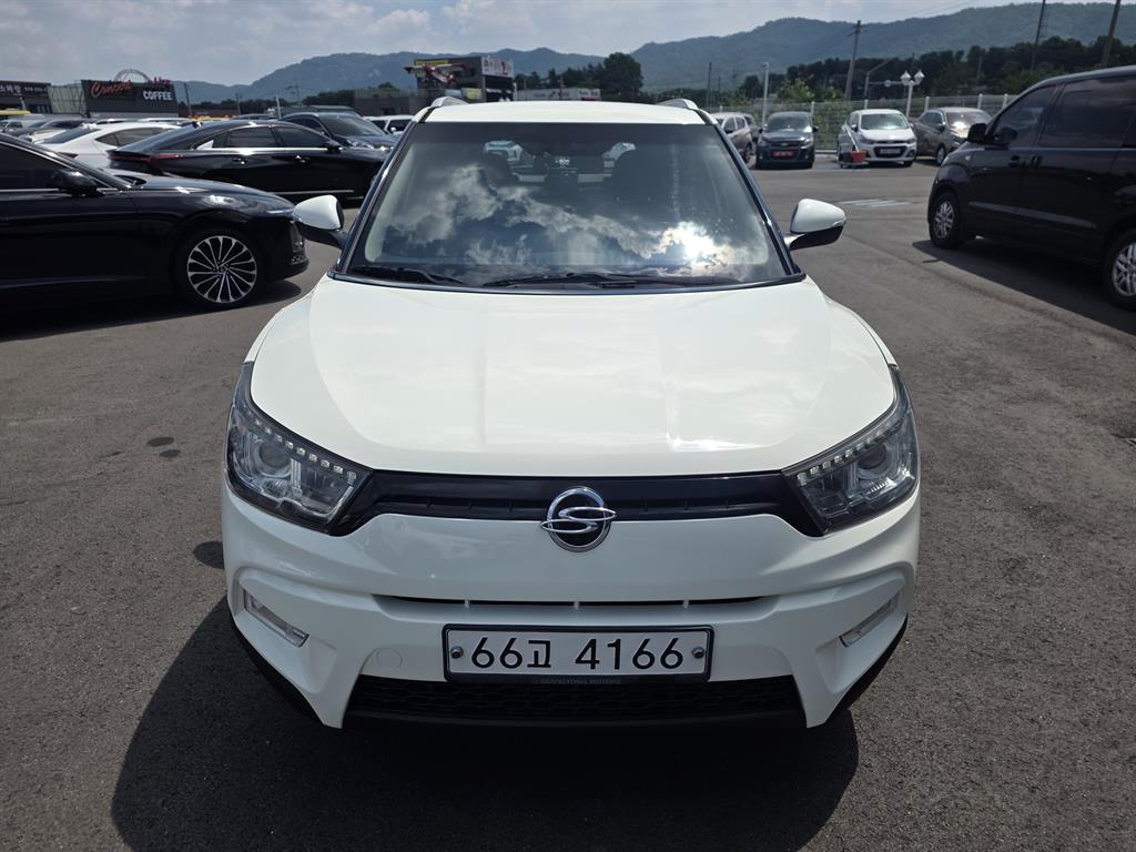 Ssangyong Tivoli - Vista 3