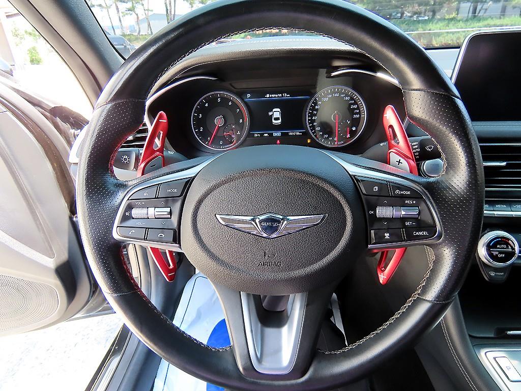 Genesis G70 - Vista 10
