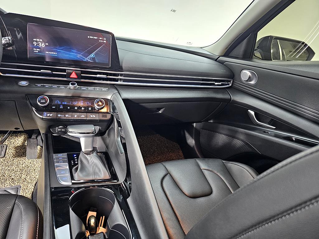 HYUNDAI Avante - Vista 12