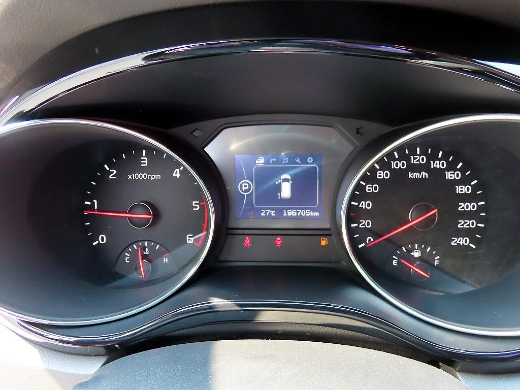 KIA Carnival - Vista 12