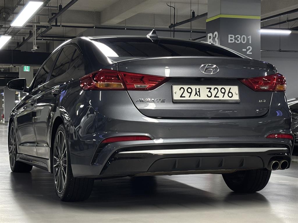 HYUNDAI Avante - Vista 8