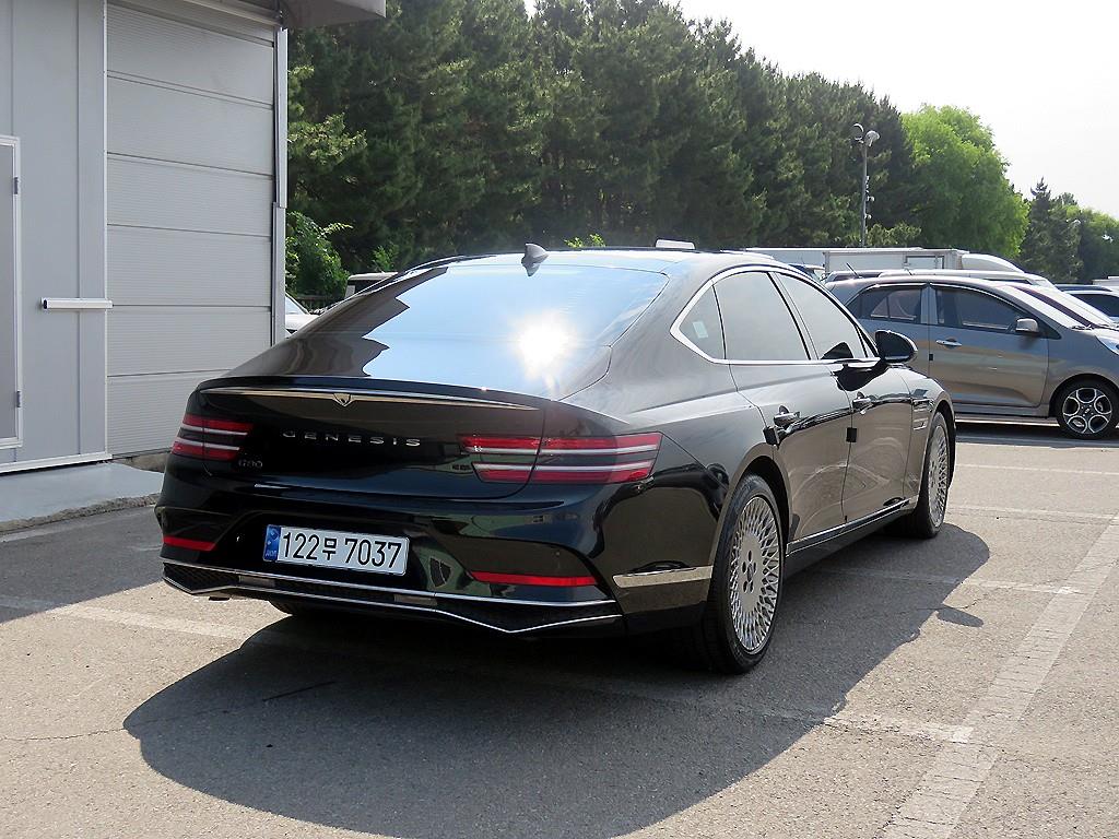 Genesis G80 - Vista 6