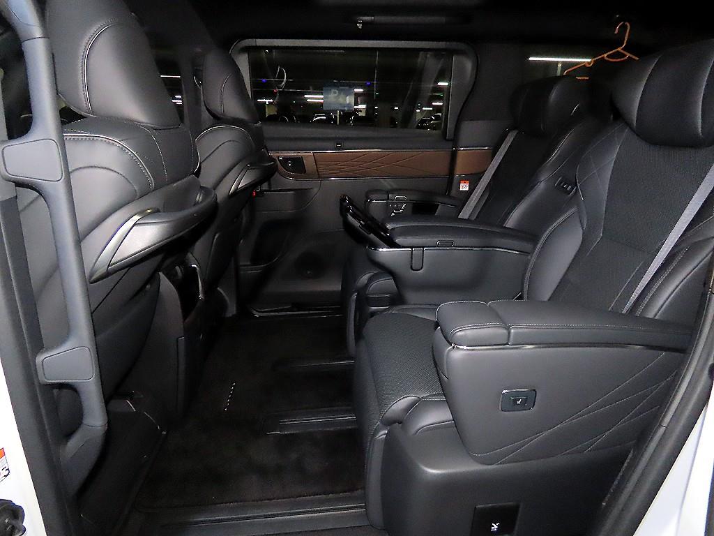 Toyota Alphard - Vista 9