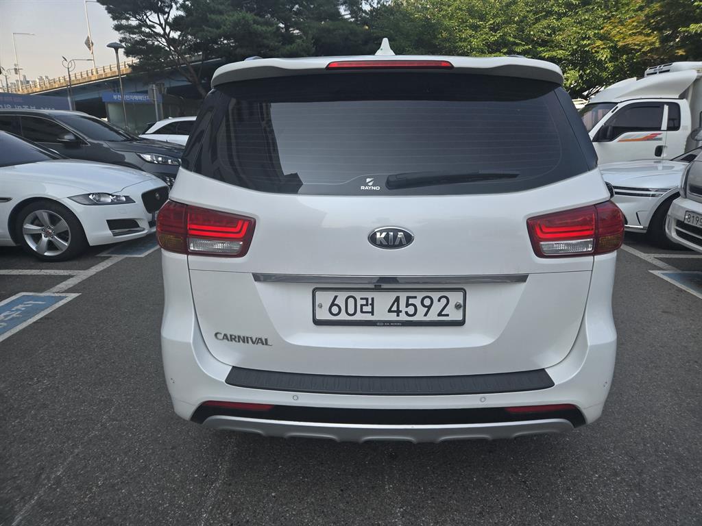 KIA Carnival - Vista 7