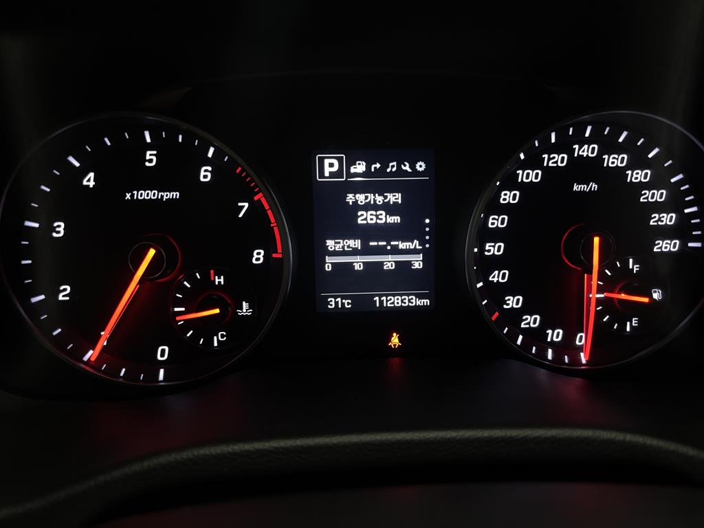HYUNDAI Avante - Vista 9