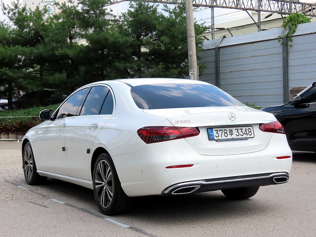Mercedes Benz E class - Vista 3