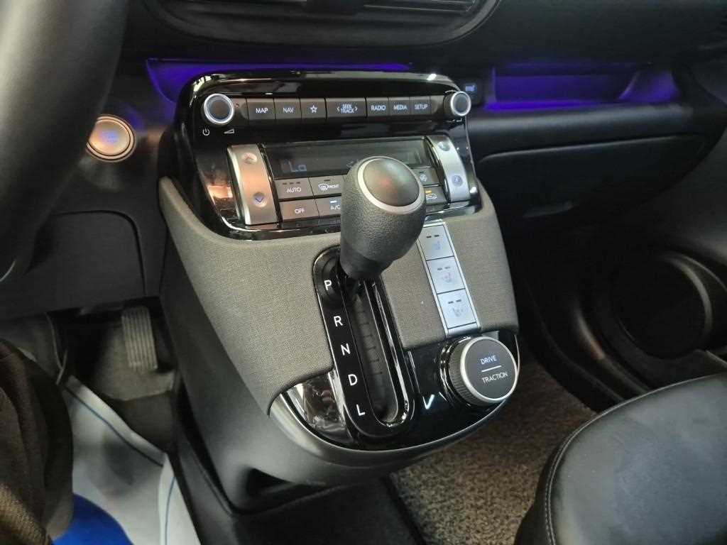 HYUNDAI Casper - Vista 10