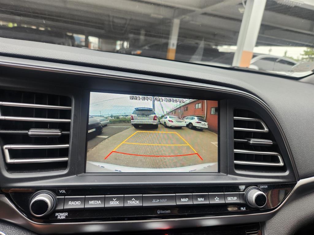 HYUNDAI Avante - Vista 8