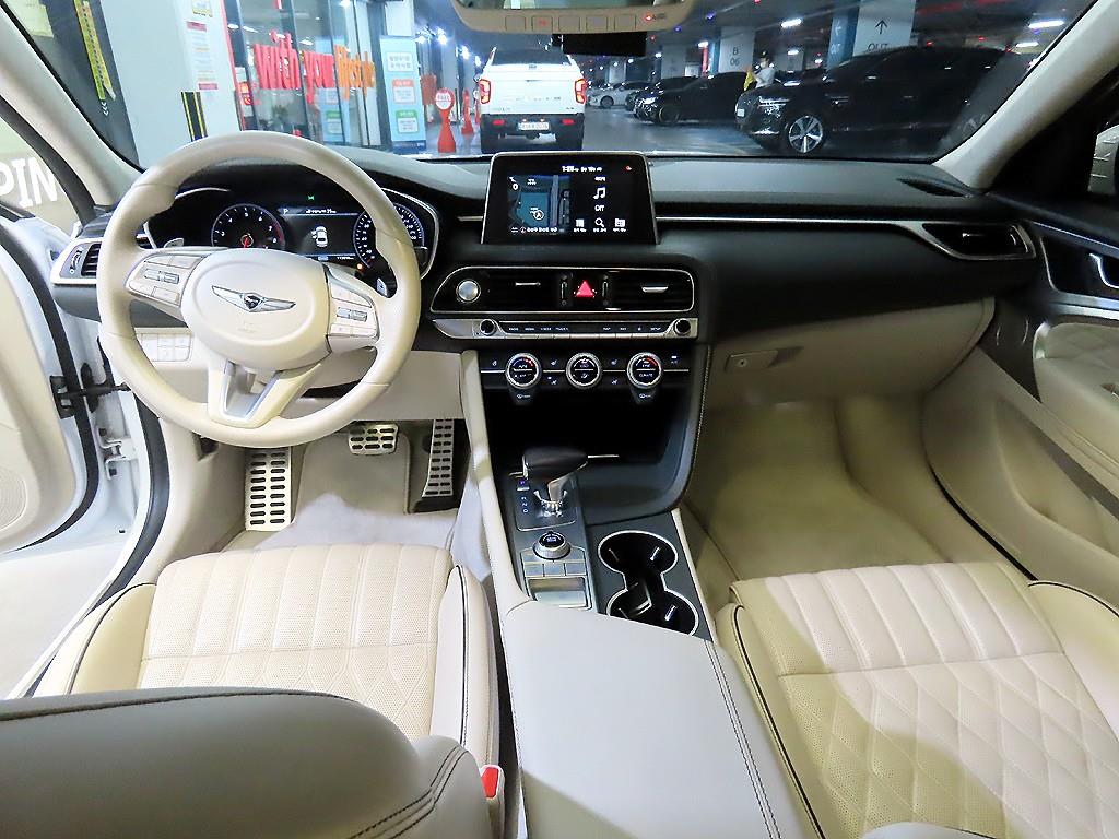 Genesis G70 - Vista 12