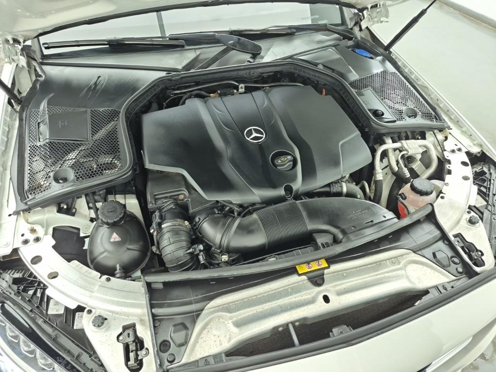 Mercedes Benz C Class - Vista 8