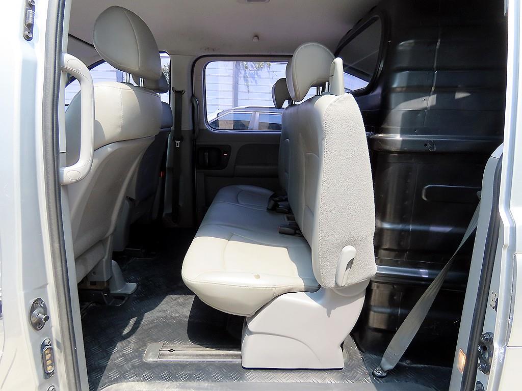 HYUNDAI Starex - Vista 8