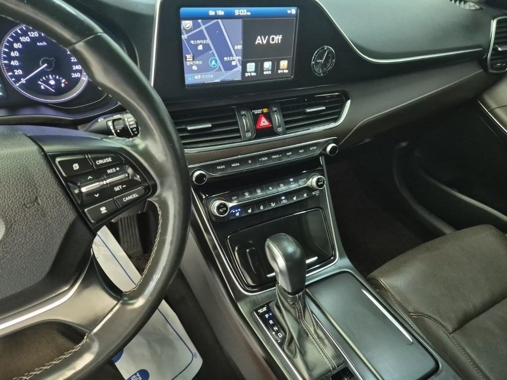 HYUNDAI Grandeur - Vista 10
