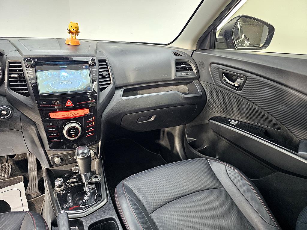 Ssangyong Tivoli - Vista 12