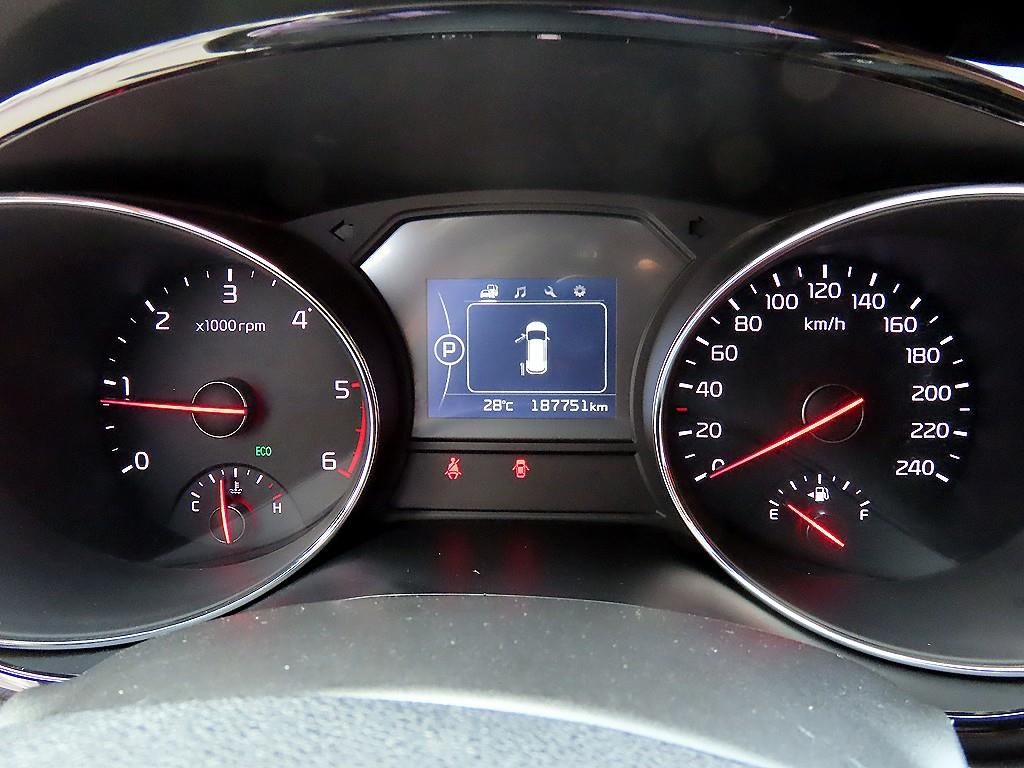 KIA Carnival - Vista 12