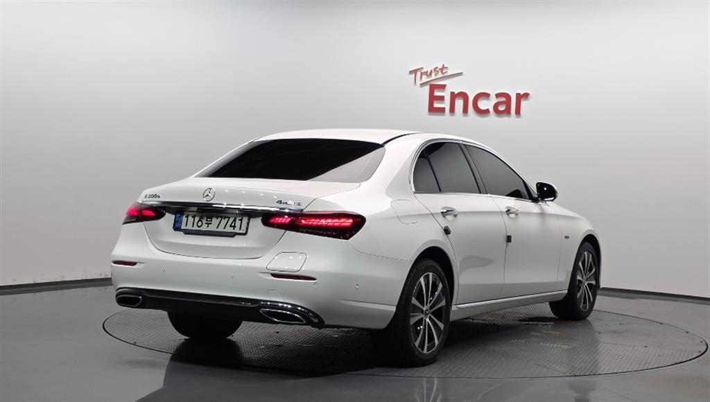 Mercedes Benz E class - Vista 2