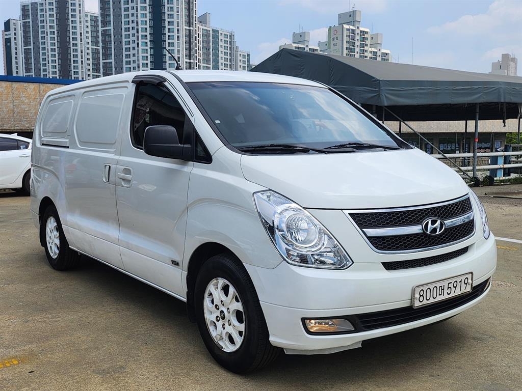 HYUNDAI Starex - Vista 3
