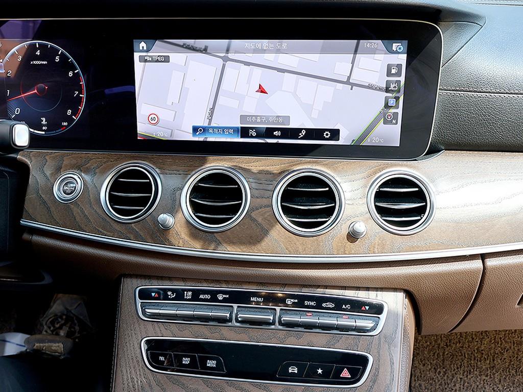 Mercedes Benz E class - Vista 11