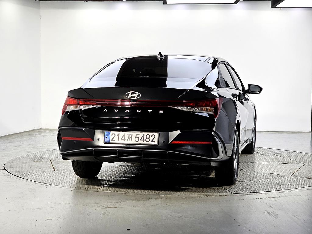 HYUNDAI Avante - Vista 3