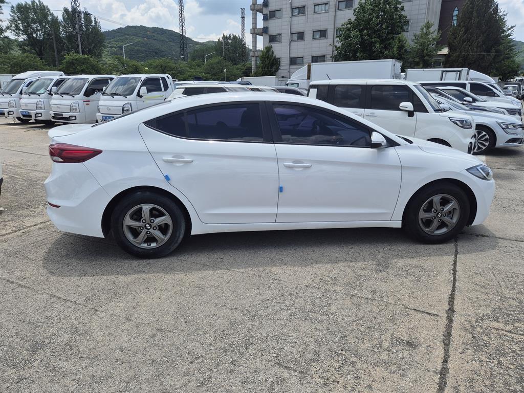 HYUNDAI Avante - Vista 6