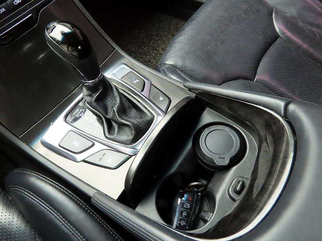 HYUNDAI Grandeur - Vista 12