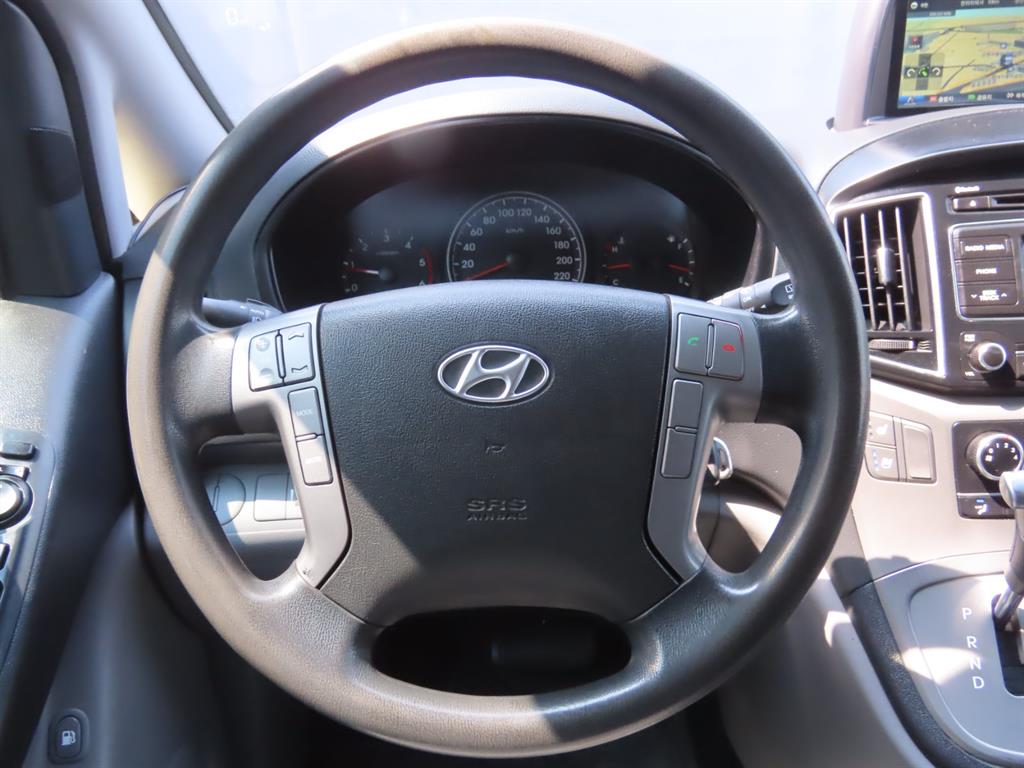 HYUNDAI Starex - Vista 12