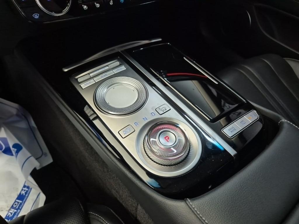Genesis G80 - Vista 10