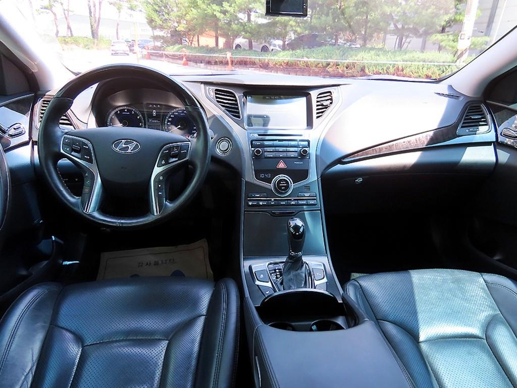 HYUNDAI Grandeur - Vista 9