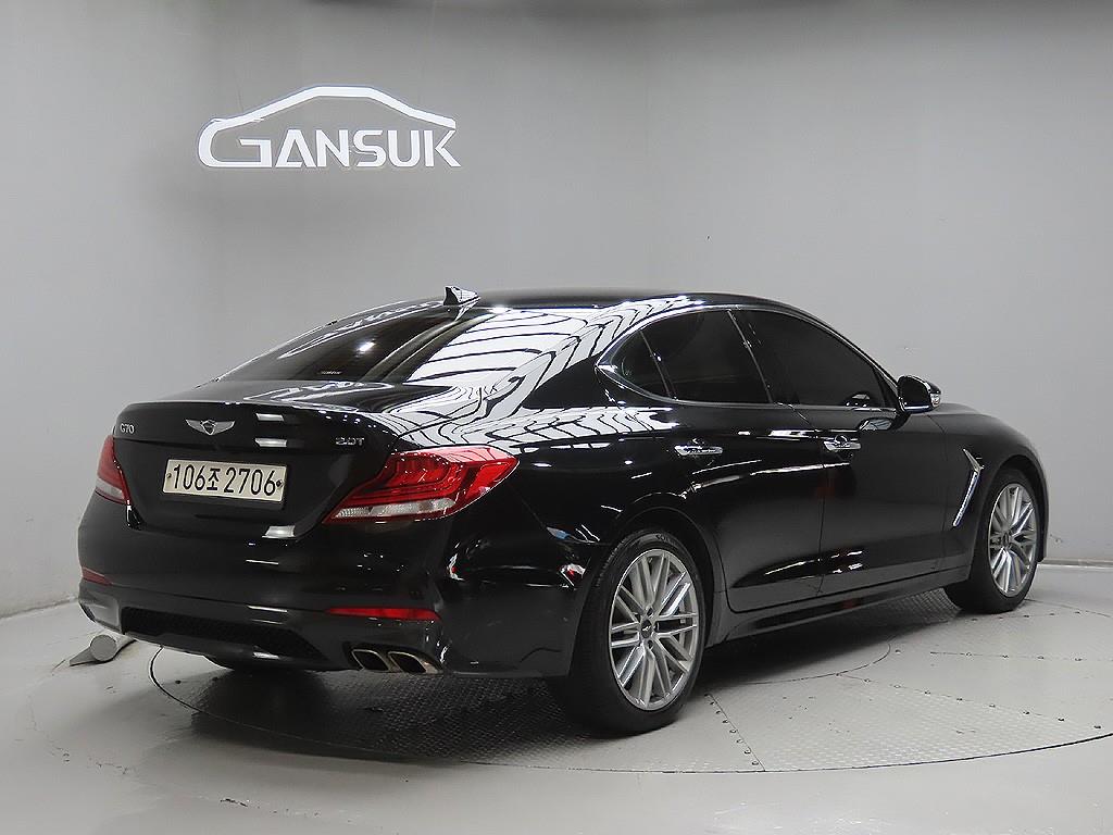 Genesis G70 - Vista 6