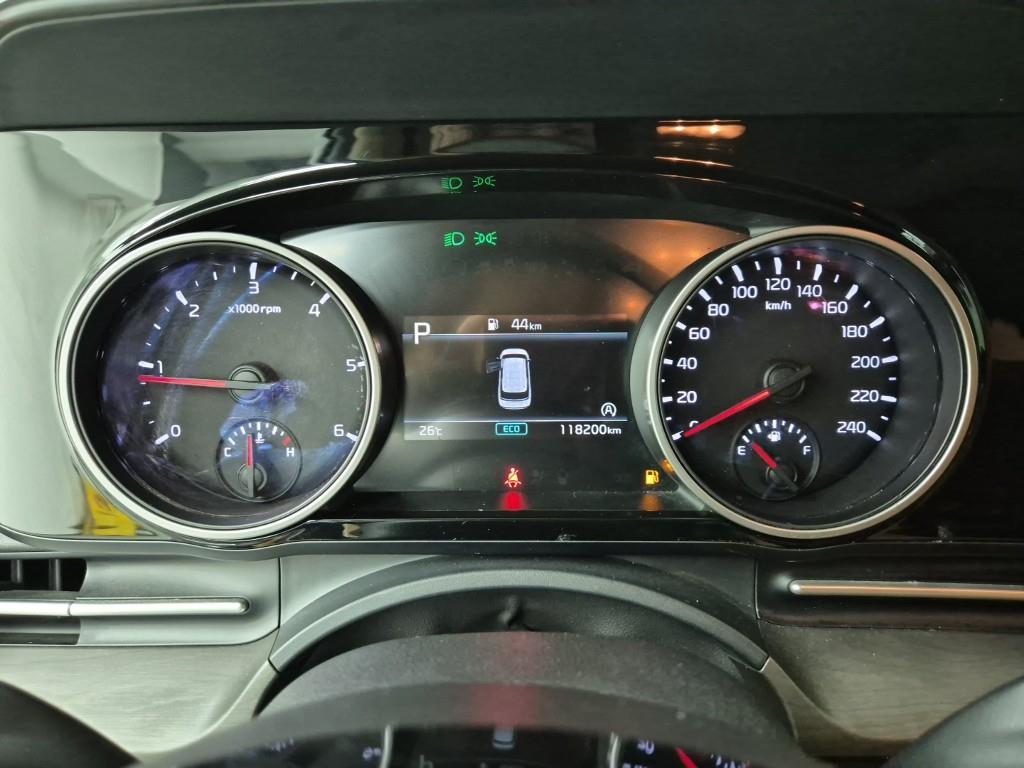 KIA Carnival - Vista 9