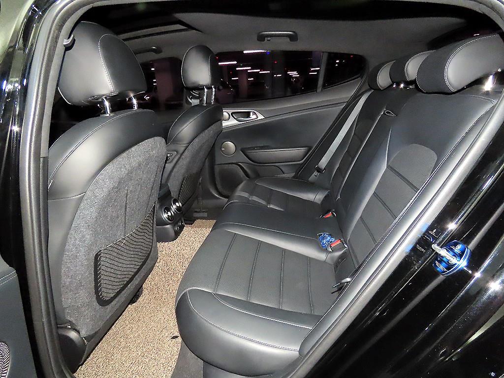 KIA Stinger - Vista 9