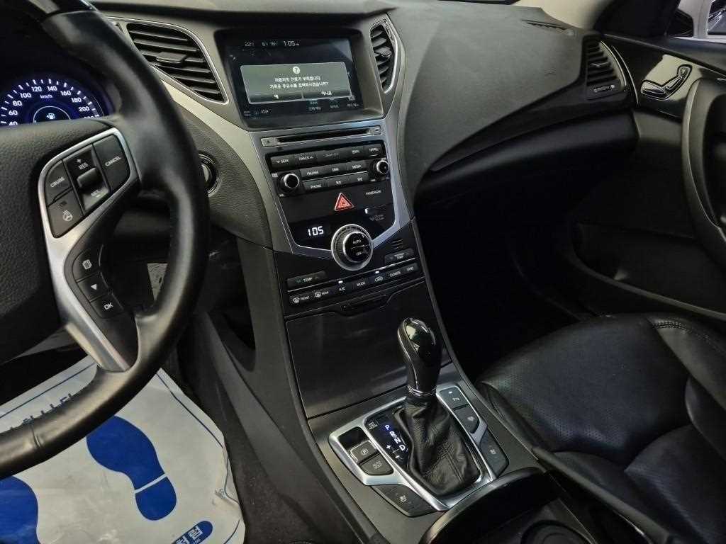 HYUNDAI Grandeur - Vista 10