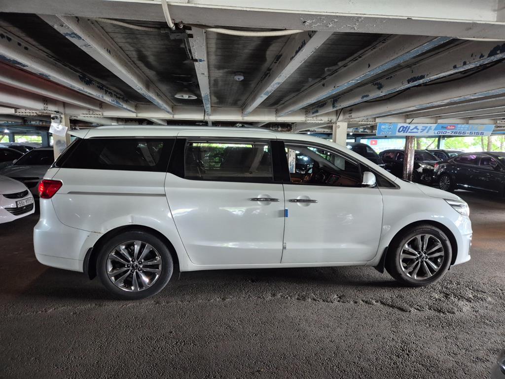KIA Carnival - Vista 3