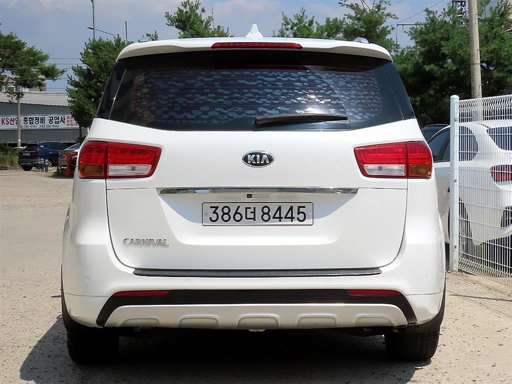 KIA Carnival - Vista 6