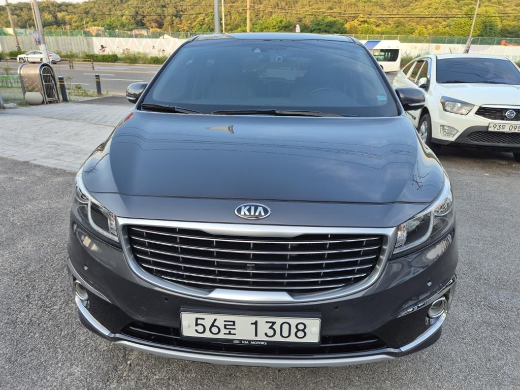 KIA Carnival - Vista 2